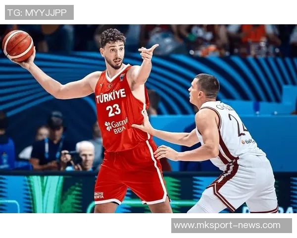 马龙称申京如约基奇般成为球队进攻核心角色展现出色表现